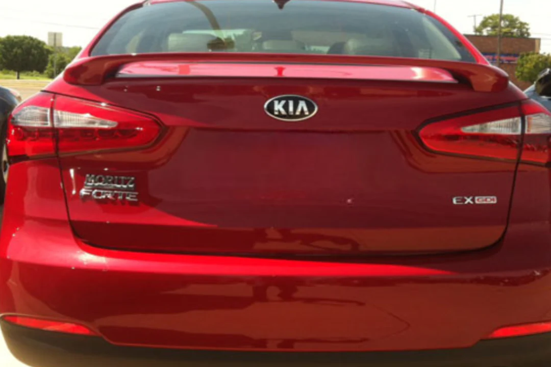 2015 Kia Forte : Spoiler Painted - Image 13