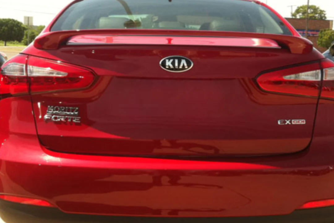 2015 Kia Forte : Spoiler Painted - Image 7